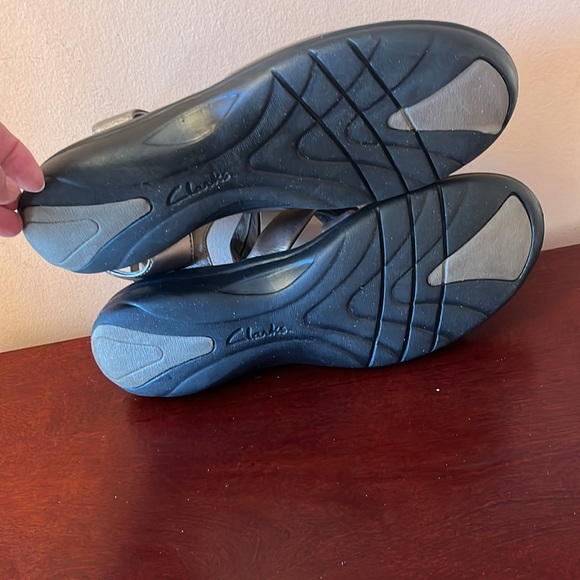 Clarks Pewter Sandals with Black Soles - Picture 6 of 8